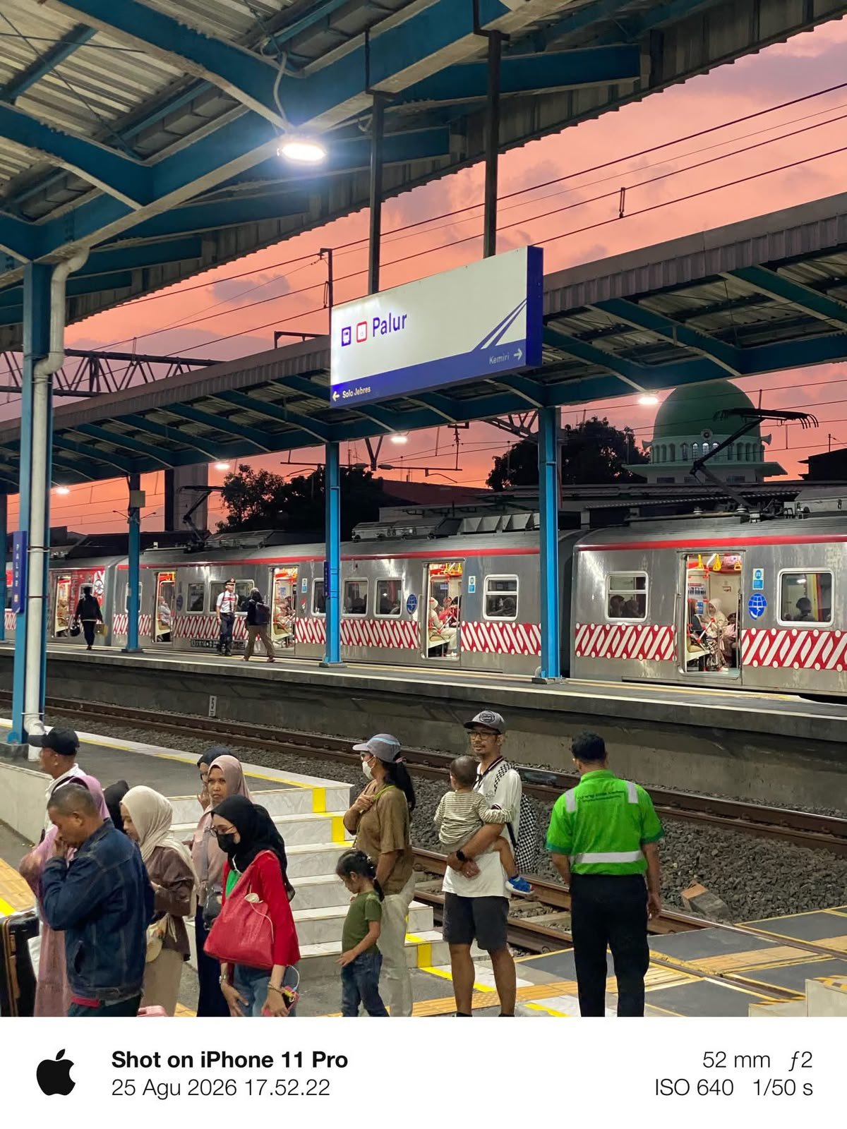 Menikmati Perjalanan KRL Commuter Line dari Yogyakarta menuju Karanganyar